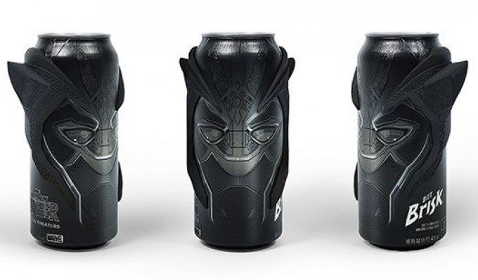 Tři nápojové plechovky Pepsi s instalovanými 3D vytištěnými designovými nástavci