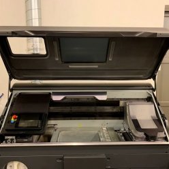 3D tiskárna HP 580 pro barevný tisk s otevřeným krytem stavební komory