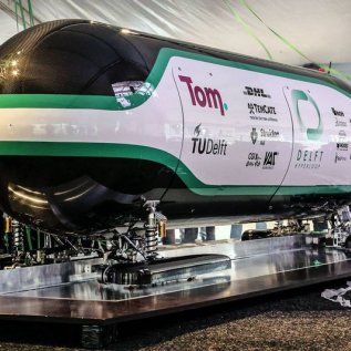 Hyperloop z 3D tiskárny Voxeljet.