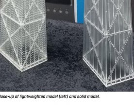 Finální 3D model Chicago Hancock building z tiskárny UnionTech na tmavém stole