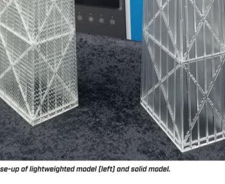 Finální 3D model Chicago Hancock building z tiskárny UnionTech na tmavém stole