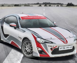 Toyota GT86 stojí na velké asfaltové ploše