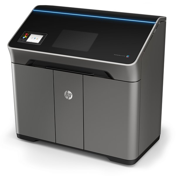 3D tiskárna HP JET FUSION 500 na bílém pozadí